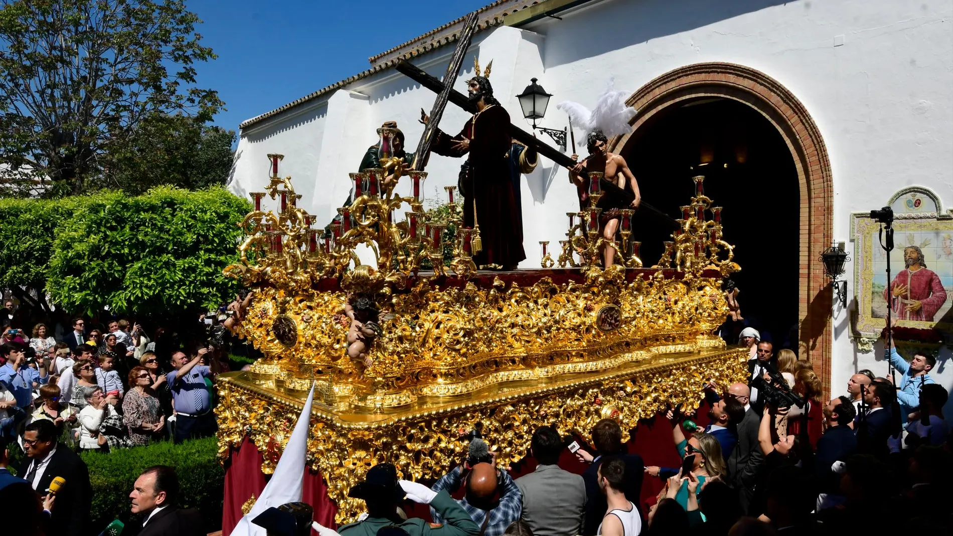 Salida de Nuestro Padre Jesús de la Victoria de la Hermandad de La Paz de Sevilla/ Foto: K-Imagen