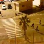 200 “Menas” trataron anoche de entrar por la fuerza en un ferry en Melilla con destino Málaga