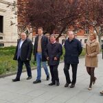 El presidente de Castilla y León, Juan Vicente Herrera, acompaña al del PP burgalés, César Rico, al de las Cortes regionales, Ángel Ibáñez; y al alcalde Javier Lacalle, entre otros
