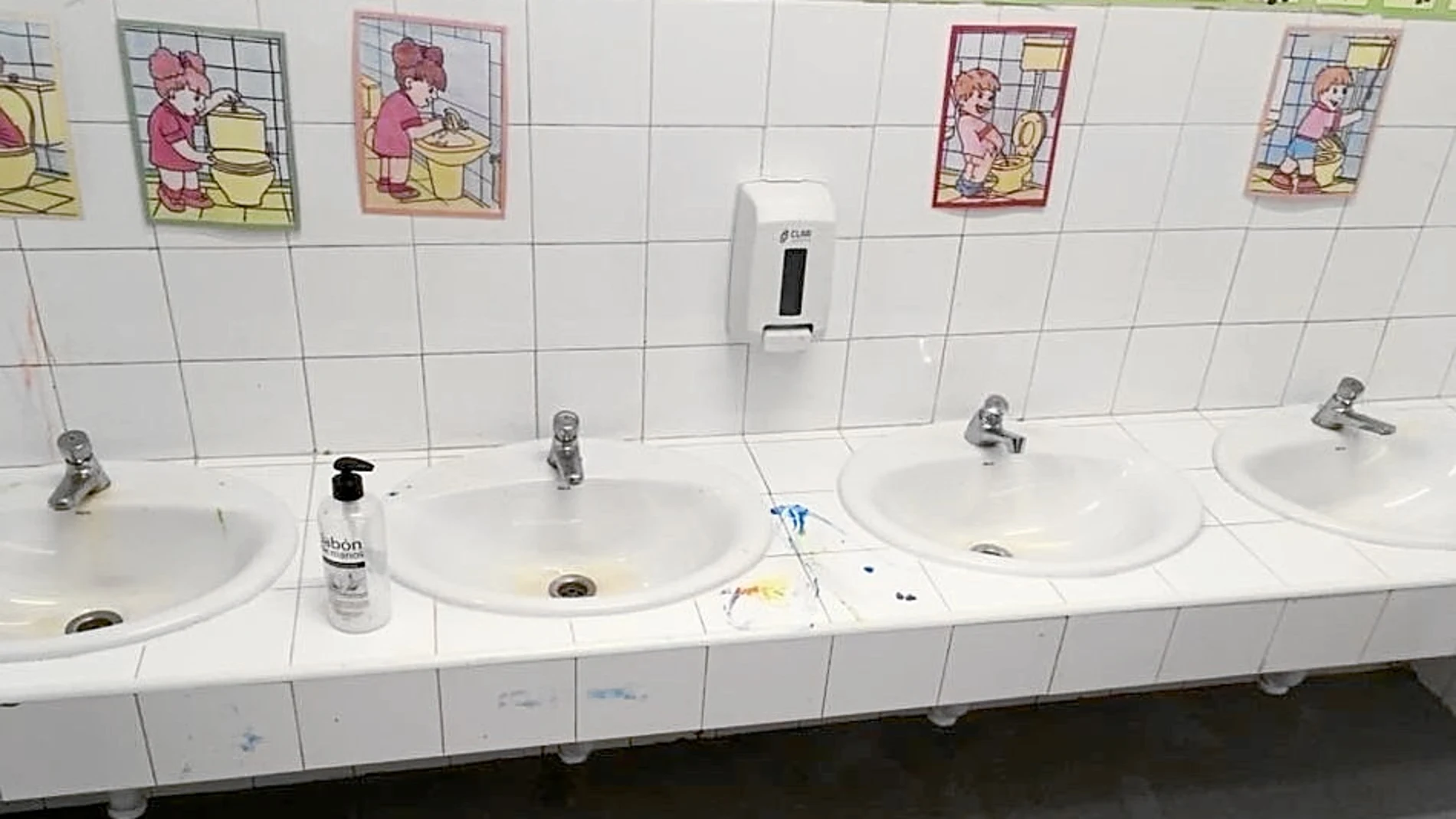 Los padres denuncian con fotos cómo se encontraron los niños los centros el primer día de clase después de las vacaciones: con la misma suciedad del último día antes de las fiestas