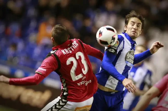 2-2. El Deportivo se levanta ante el Alavés y deja abierta la eliminatoria 2-2. El Deportivo se levanta ante el Alavés y deja abierta la eliminatoria