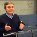 Pedro Saura, del PSOE, durante la rueda de prensa ofrecida hoy.