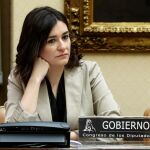 La ministra de Sanidad, Consumo y Bienestar Social, Carmen Montón, comparece por primera vez en la Comisión de Sanidad del Congreso / Foto: Efe