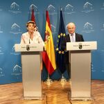 La consejera de Transparencia, Participación y Portavoz del Gobierno regional, Noelia Arroyo, y el consejero de Hacienda y Administraciones Públicas, Andrés carrillo, ayer