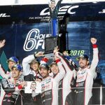 Una neutralización en el momento de pasar por boxes benefició a los compañeros de Alonso, que vencieron por primera vez en 2018