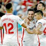 Los jugadores del Sevilla celebran uno de los goles que marcaron al Celta. Ganaron 2-1 y se colocaron líderes de LaLiga / Efe