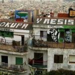 Imagen de unos edificios de "okupas"