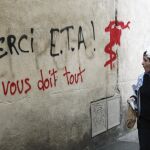 Imagen de una pintada en la localidad de Bayona/ Ap