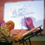 Eric Goldberg dibujó ayer la evolución del ratón más famoso del mundo. No necesitó más que un lápiz. Foto: Alberto R. Roldán