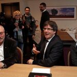 Carles Puigdemont, Lluis Puig y Clara Ponsati, en Bruselas el pasado mes de febrero