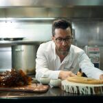El chef también recupera hierbas en peligro de extinción, como el raïm del pastor, que deja en salmuera de hierbas secas durante meses