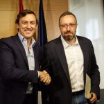 Los portavoces parlamentarios del PP, Rafael Hernando y el de Ciudadanos, Juan Carlos Girauta