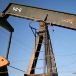 Pozo petrolífero cerca de la ciudad de Taft, California