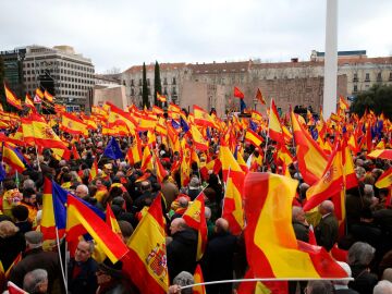 Manifestaci&oacute;n en la Plaza de Col&oacute;n de Madrid contra Pedro S&aacute;nchez / Foto: Rub&eacute;n Mondelo