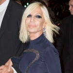 Donatella Versace rememora sus noches de fiesta con Naomi Campbell y Kate Moss