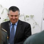 El ex gerente de urbanismo del ayuntamiento de Marbella Juan Antonio Roca, a su salida de los juzgados de la localidad malagueña de Marbella