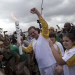 El alcalde de Río, Eduardo Paes, fue uno de los portadores de la antorcha