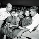 Los hermanastros J. W. Milam y Roy Bryant, en el juicio del asesinato de Emmett Till. La mujer de la izquierda es Carolyn Donham