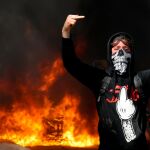 Los chalecos amarillos han quemado vehículos y mobiliario urbano en las protestas