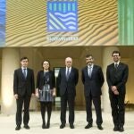 (De izqda. a dcha.): Rafael Pardo, director de la Fundación BBVA; Araceli Acosta, premio Fundación BBVA a la Difusión del Conocimiento y Sensibilización en Conservación a la Biodiversidad en España; Francisco González, presidente de la Fundación BBVA; Guillermo Palomero, representante de la Fundación Oso Pardo. Premio Fundación BBVA a las Actuaciones en Conservación de la Biodiversidad en España y Amiro Pérez Leroux, representante de Birdlife International. Premio Fundación BBVA a las Actuaciones en Conservación de la Biodiversidad en Latinoamérica.