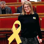 Artadi posa el pasado jueves en señal de solidaridad con los diputados encarcelados en el Parlament