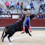 Imagen de Javier Cortés siendo prendido en Las Ventas / Cristina Bejarano