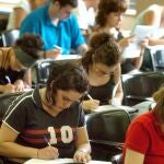 En el caso de primero de Bachillerato y de FP superior, los alumnos deberán haber obtenido una media de 5,5. EFE/Andreu Dalmau.