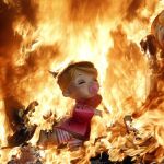 Quema de una de las fallas de Valencia.