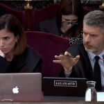 El letrado Andreu Van Den Eyden (d), abogado de Oriol Junqueras y Raül Romeva durante la 38 jornada del juicio del "procés"