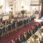 Isabel II presidió la mesa presidencial junto a su marido, los Reyes, el Príncipe de Gales y la duquesa de Cornualles, los duques de Cambridge y Theresa May, entre otros