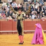 Tercio de banderillas de Antonio Ferrera, ayer, en La Maestranza