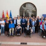 El presidente de la Región, con los representantes de asociaciones de personas dependientes