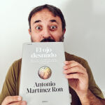 Antonio Martínez Ron, con su nuevo libro