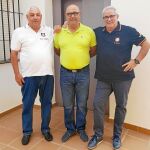 De izqda. a dcha., el secretario, Fernando González, el vicepresidente, Marcelino Cerato, y el presidente, Rafael López