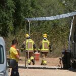 Los Bomberos trasladan hoy bombonas de butano de la casa donde se produjo la explosión en Alcanar (Tarragona)