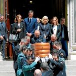 La policía del Congreso portó a hombros el féretro de Rubalcaba. Foto: Cristina Bejarano