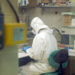 Un investigador de la industria farmacéutica, en una imagen de archivo