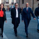 El secretario general de Ciudadanos, José Manuel Villegas, Luis Fuentes y Miguel Ángel Gonzalez dan la bienvenida a su nueva «casa» a Silvia Clemente