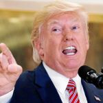El presidente Trump increpa a un periodista que cuestiona su actitud sobre los incidentes ultras de Charlottesville