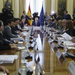 El ministro de Educación, Íñigo Méndez de Vigo (c), durante la Conferencia Sectorial de Educación celebrada en la sede del Ministerio, en Madrid.