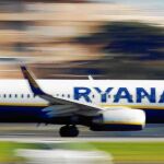 Ryanair es la compañía áerea «low cost» líder en Europa. En España, es la aerolínea que más pasajeros transporta / Reuters