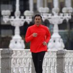 Imagen publicada por el socialista Odón Elorza en el que decía encontrarse «por sorpresa» con el ex secretario general de los socialistas Pedro Sánchez