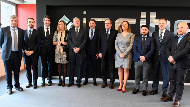 Foto de familia de Herrera, con Del Olmo, Suárez-Quiñones, Silván y Hernández, entre otros
