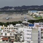 Imagen de la base aérea de Futenma que Estados Unidos tiene en la isla japonesa de Okinawa