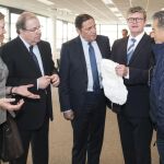 El presidente Juan Vicente Herrera y los consejeros Pilar del Olmo y Antonio María Sáez Aguado se reúnen con responsables de la empresa «Drylock Technologies» para conocer el nuevo proyecto que van a poner en marcha en Segovia /Markovic/Ical