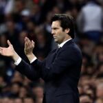 El entrenador del Real Madrid Santiago Solari durante el partido contra el Barcelona