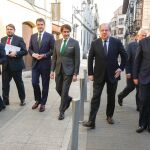 El presidente de la Junta, Juan Vicente Herrera; llega al Palacio del Conde Luna de León para inaugurar el encuentro acompañado de Javier Vega, Daniel Urueña, Ángel Ibáñez, Juan Carlos Suárez-Quiñones y Antonio Silván