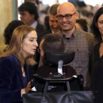 Echenique saluda a la presidenta de la Cámara Baja, Ana Pastor