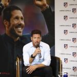 El entrenador del Atlético de Madrid, Diego Pablo Simeone, durante la preentación de su libro "Creer. El desafío de superarse siempre"en un acto celebrado hoy en el estadio Vicente Calderón