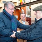 El alcalde de León, Antonio Silván, durante su reciente visita a la Policía Nacional para felicitar las fiestas navideñas